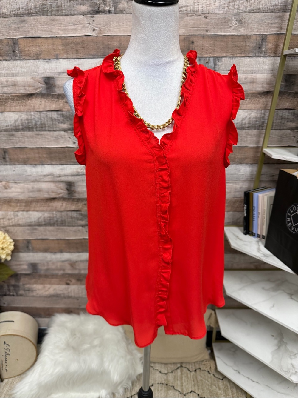 T Tahari Red Ruffle Trim V-neck Tank M